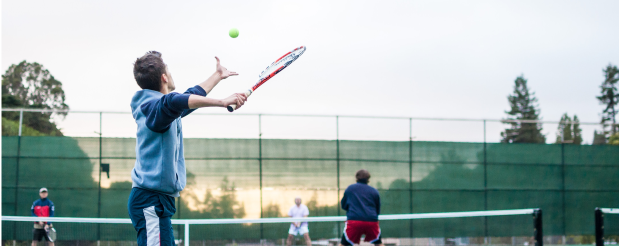 Foto panoramica de la cancha de tennis